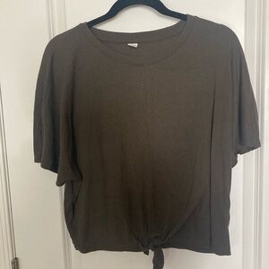 Old Navy active. Size M. Knotted at waist.